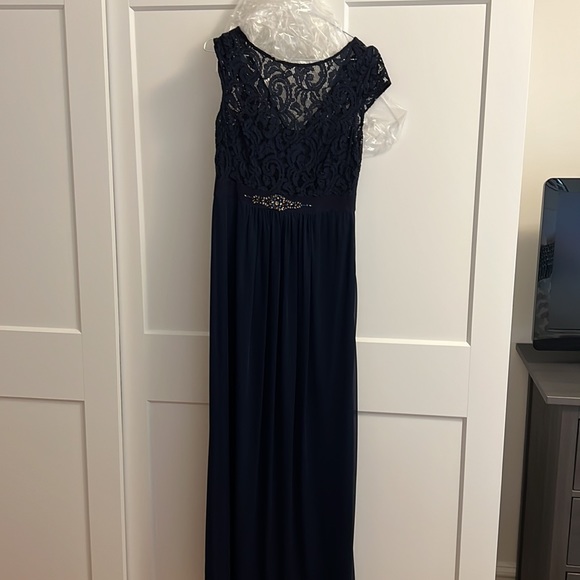 Adrianna Papell lace illusion gown. - Picture 2 of 6